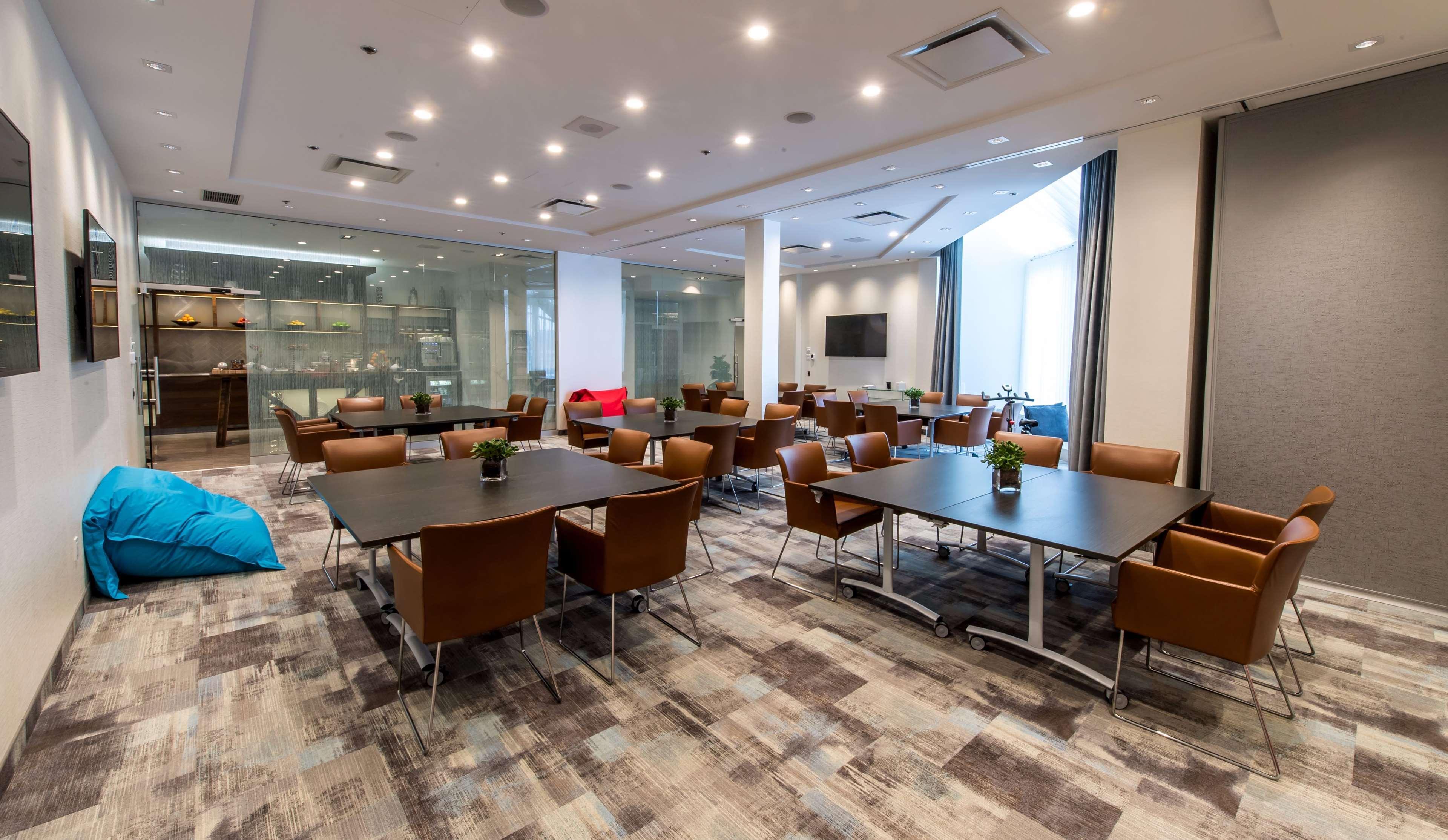 Hilton Montreal/Laval Hotel Exterior photo