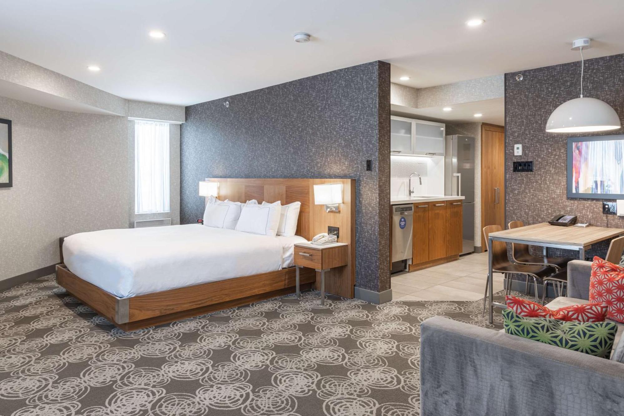 Hilton Montreal/Laval Hotel Exterior photo