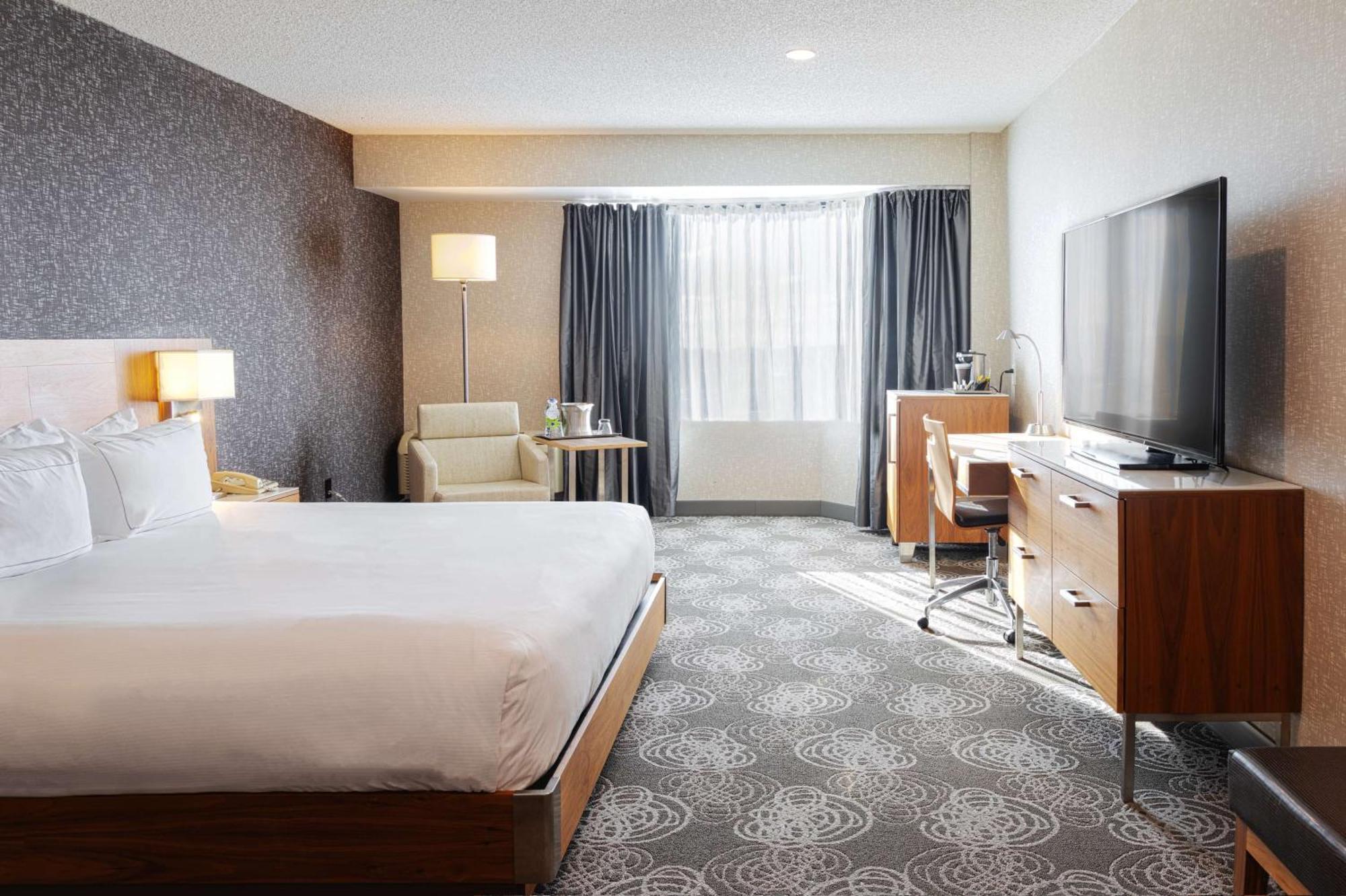 Hilton Montreal/Laval Hotel Exterior photo